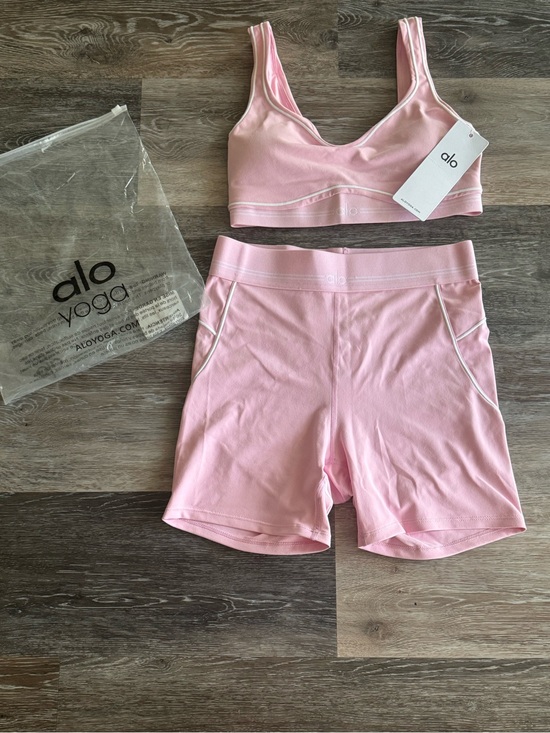 ALO Yoga Pants - ALO Yoga Light Pink Woman Bike Shorts and Matching Sports Bra Set